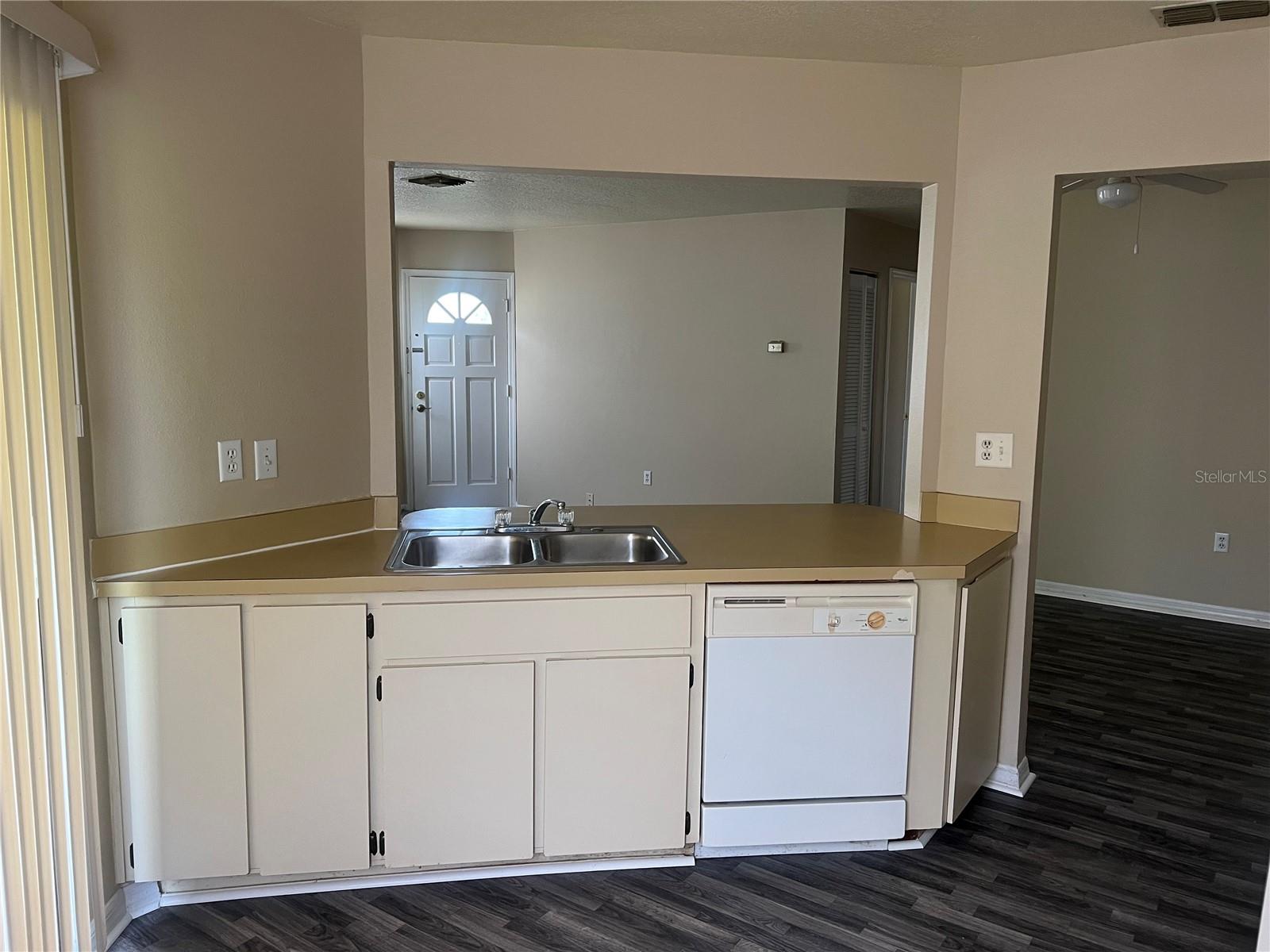 Image 6 of 11 For 7266 Pond Circle