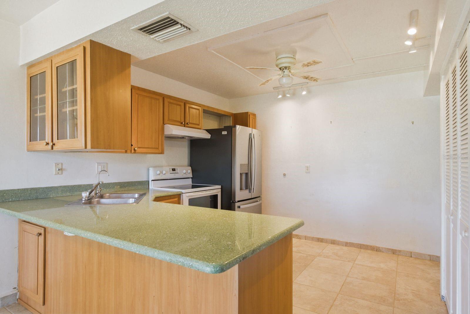 Image 11 of 39 For 1655 Highland Avenue D138