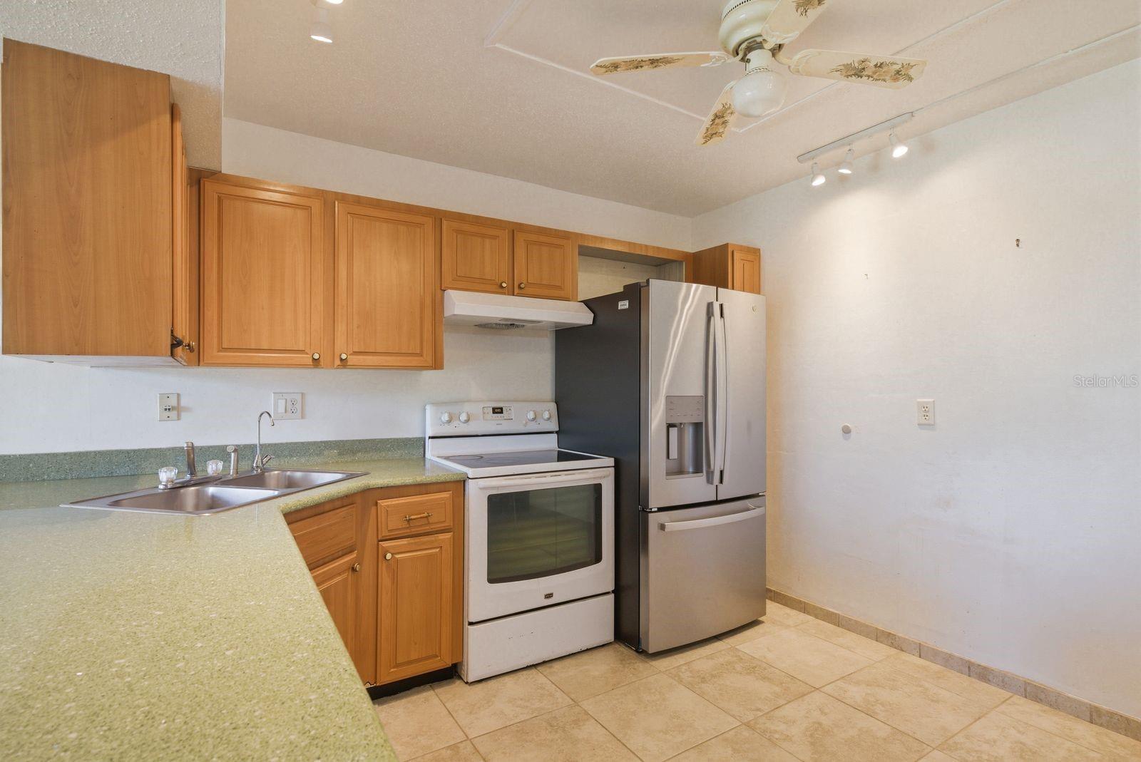 Image 12 of 39 For 1655 Highland Avenue D138