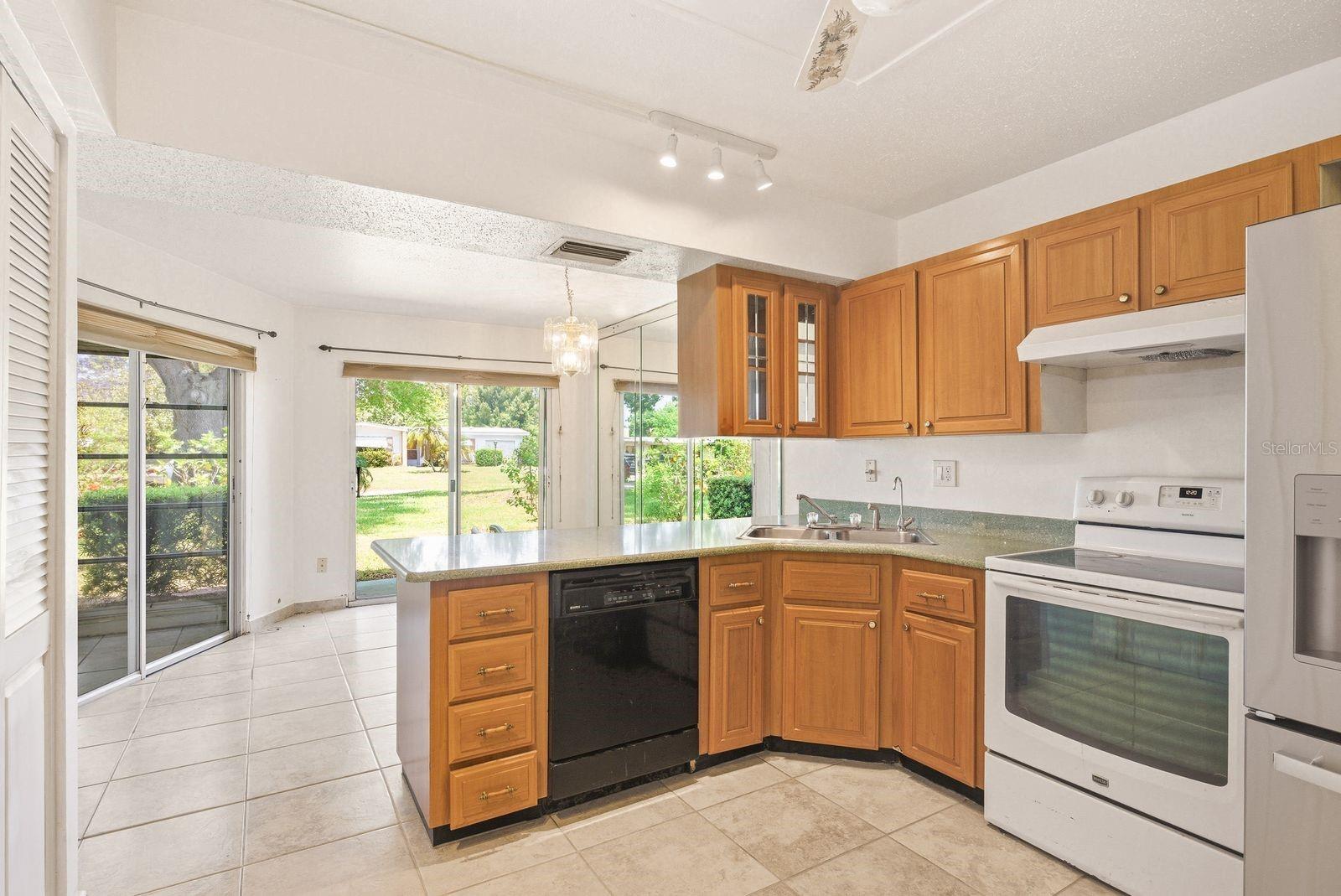 Image 13 of 39 For 1655 Highland Avenue D138