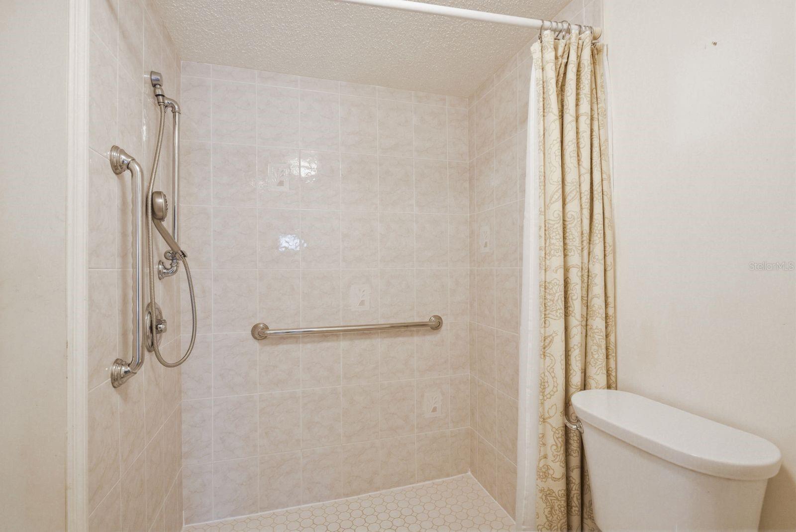 Image 20 of 39 For 1655 Highland Avenue D138