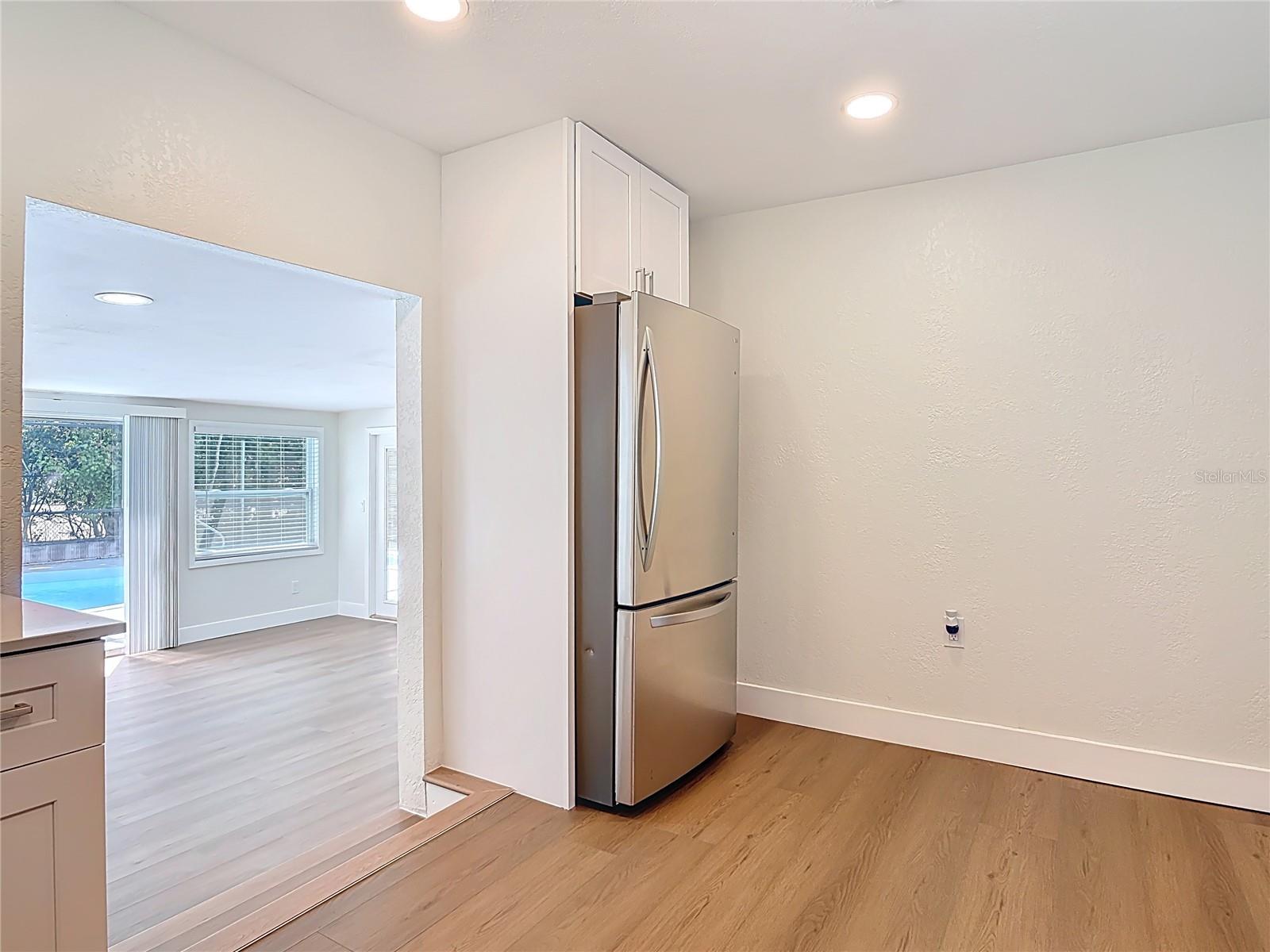 Listing photo id 11 for 1415 Frances Drive