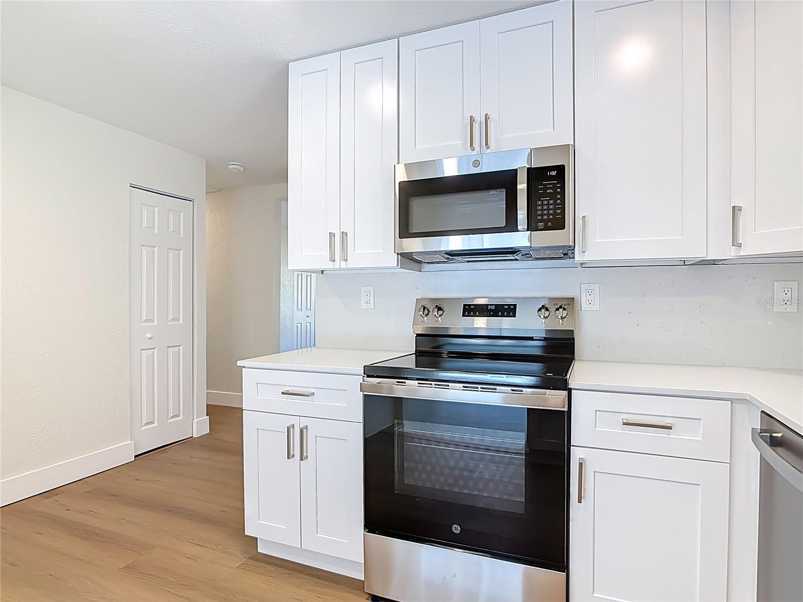 Listing photo id 12 for 1415 Frances Drive