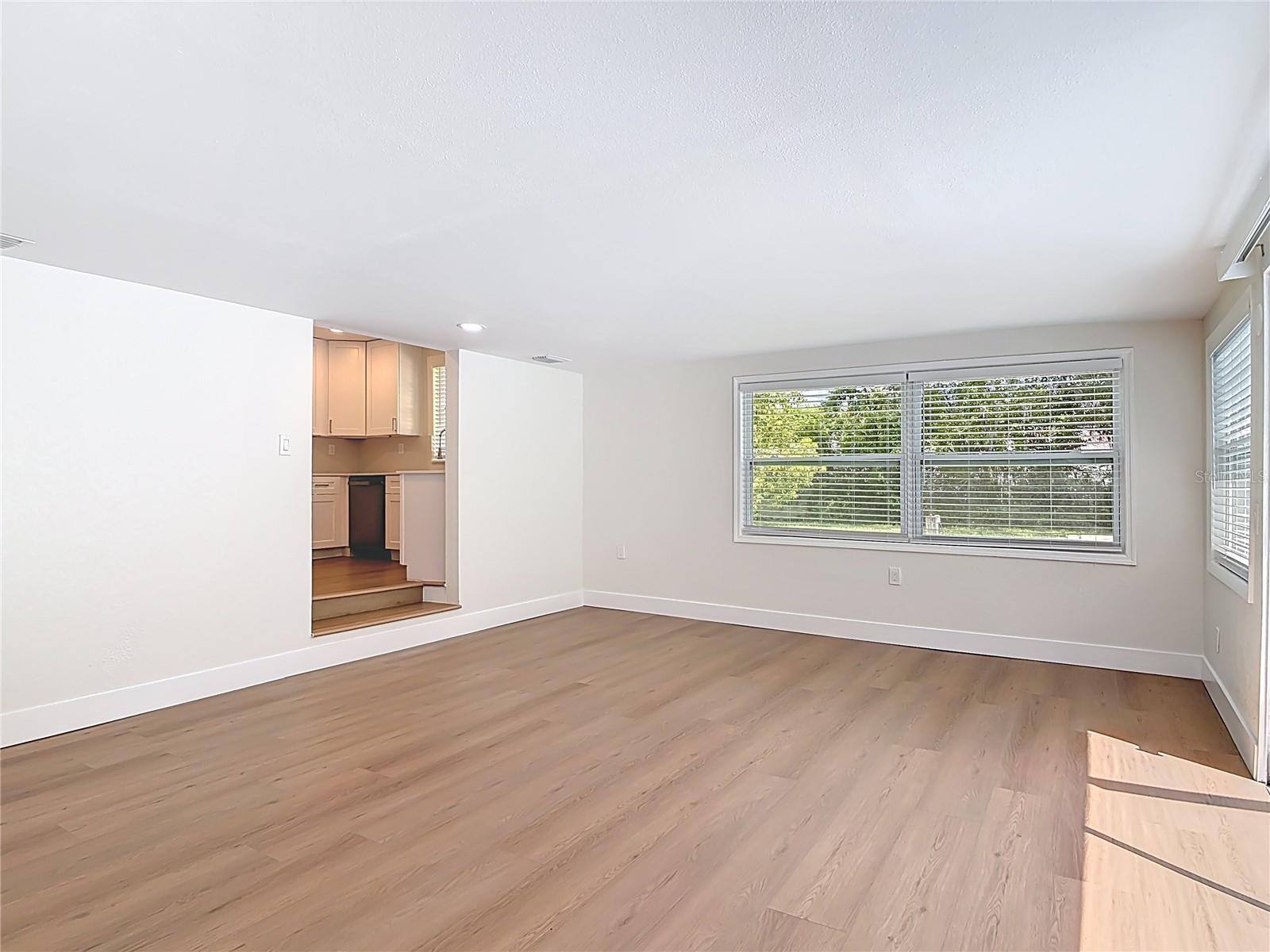 Listing photo id 16 for 1415 Frances Drive