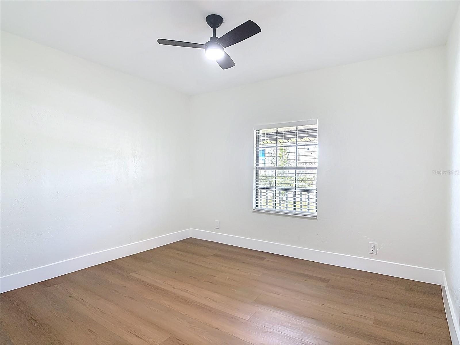 Listing photo id 18 for 1415 Frances Drive