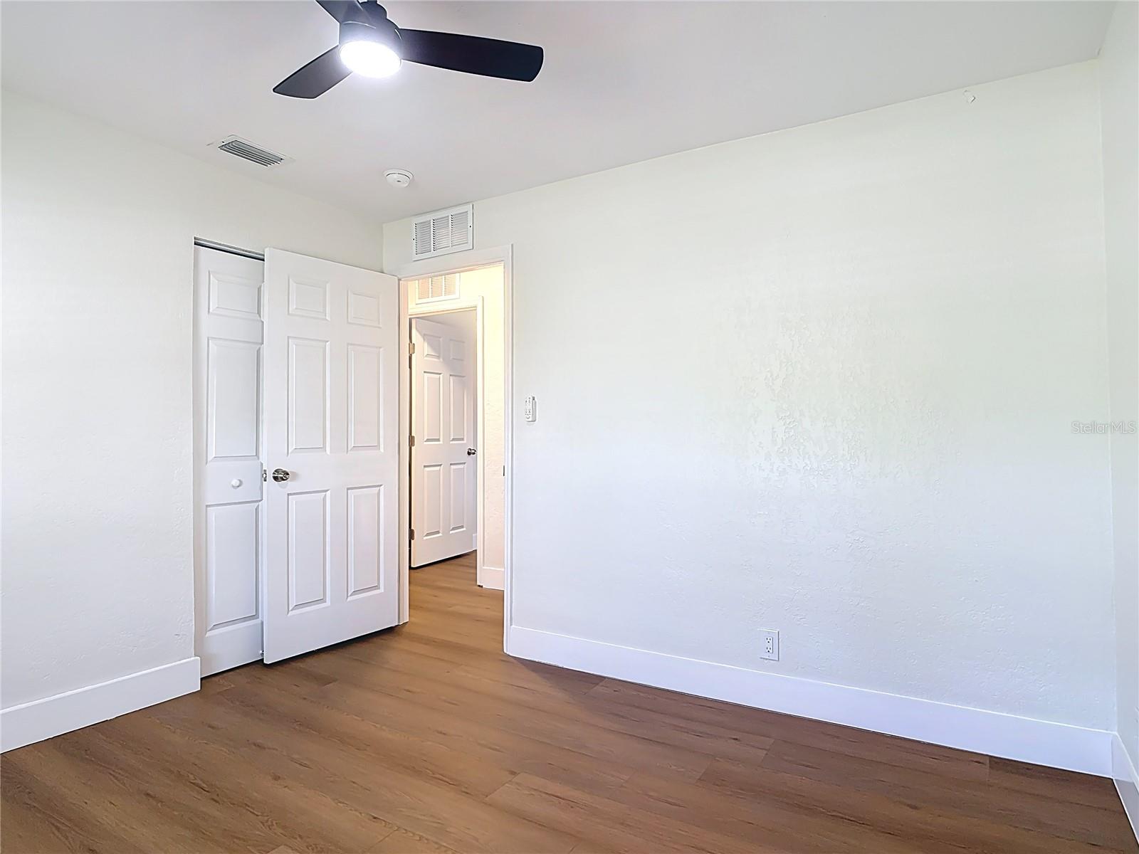 Listing photo id 20 for 1415 Frances Drive