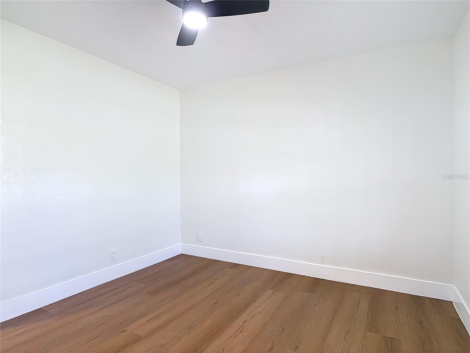 Listing photo id 21 for 1415 Frances Drive