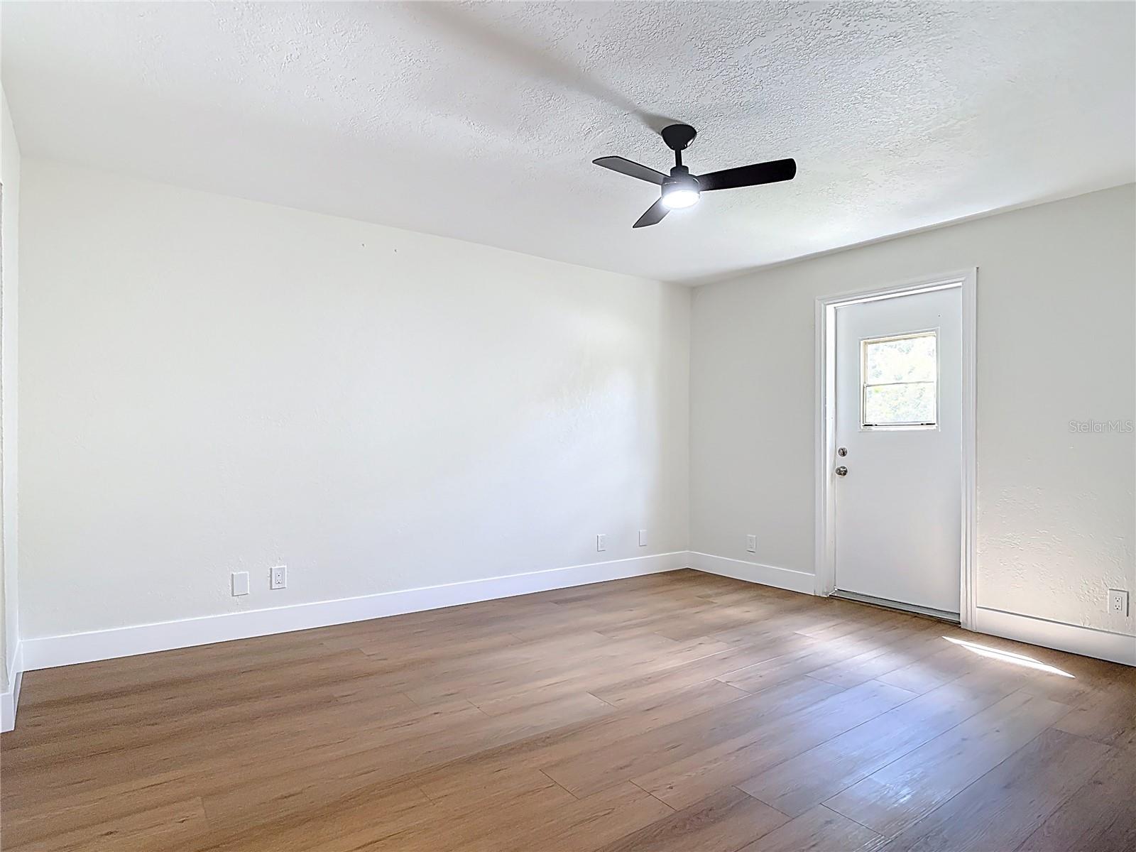 Listing photo id 22 for 1415 Frances Drive