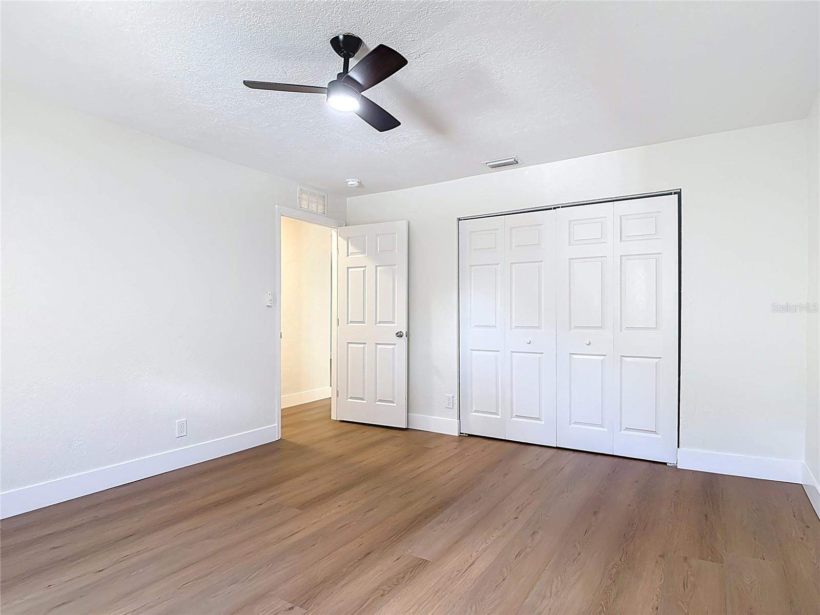 Listing photo id 24 for 1415 Frances Drive