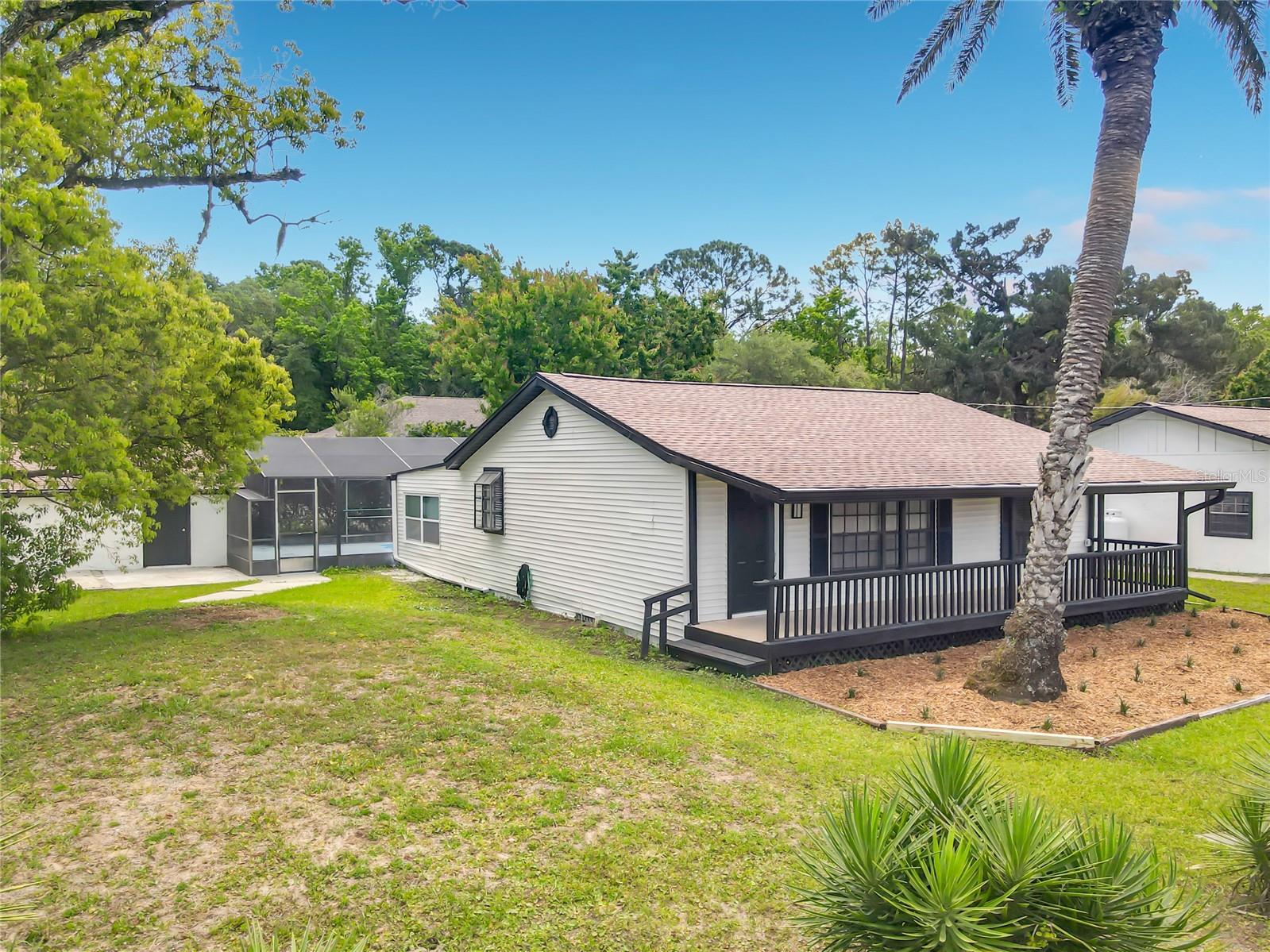 Listing photo id 1 for 1415 Frances Drive