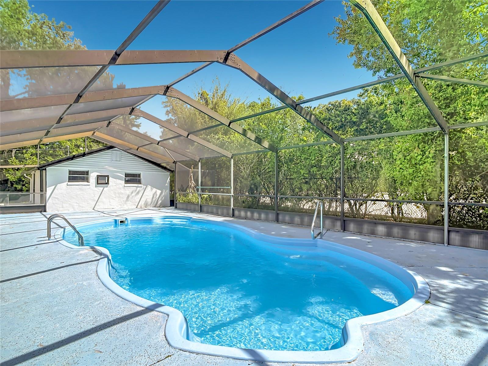 Listing photo id 30 for 1415 Frances Drive