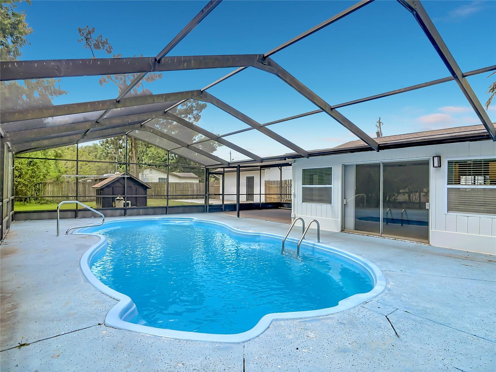 Listing photo id 32 for 1415 Frances Drive