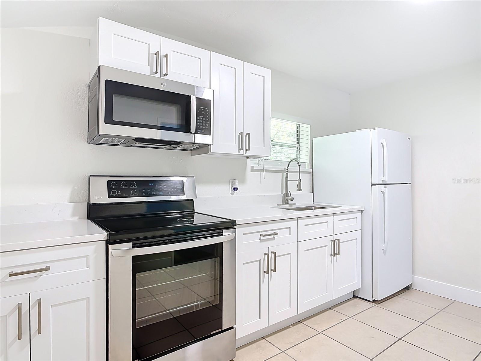 Listing photo id 35 for 1415 Frances Drive