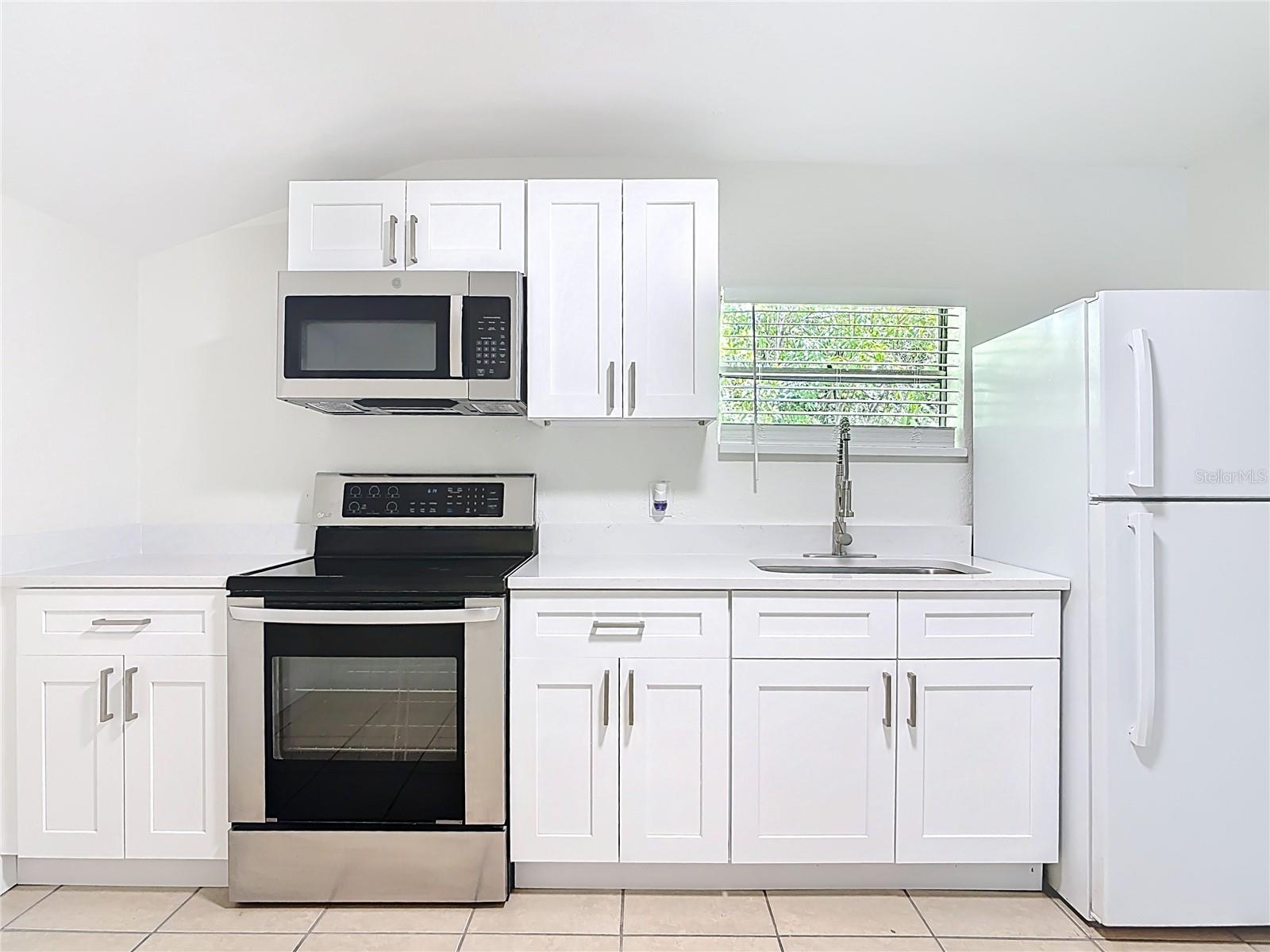 Listing photo id 36 for 1415 Frances Drive
