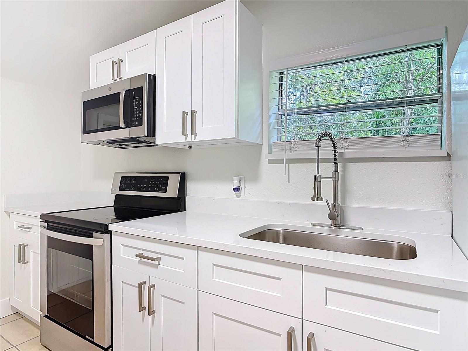 Listing photo id 37 for 1415 Frances Drive
