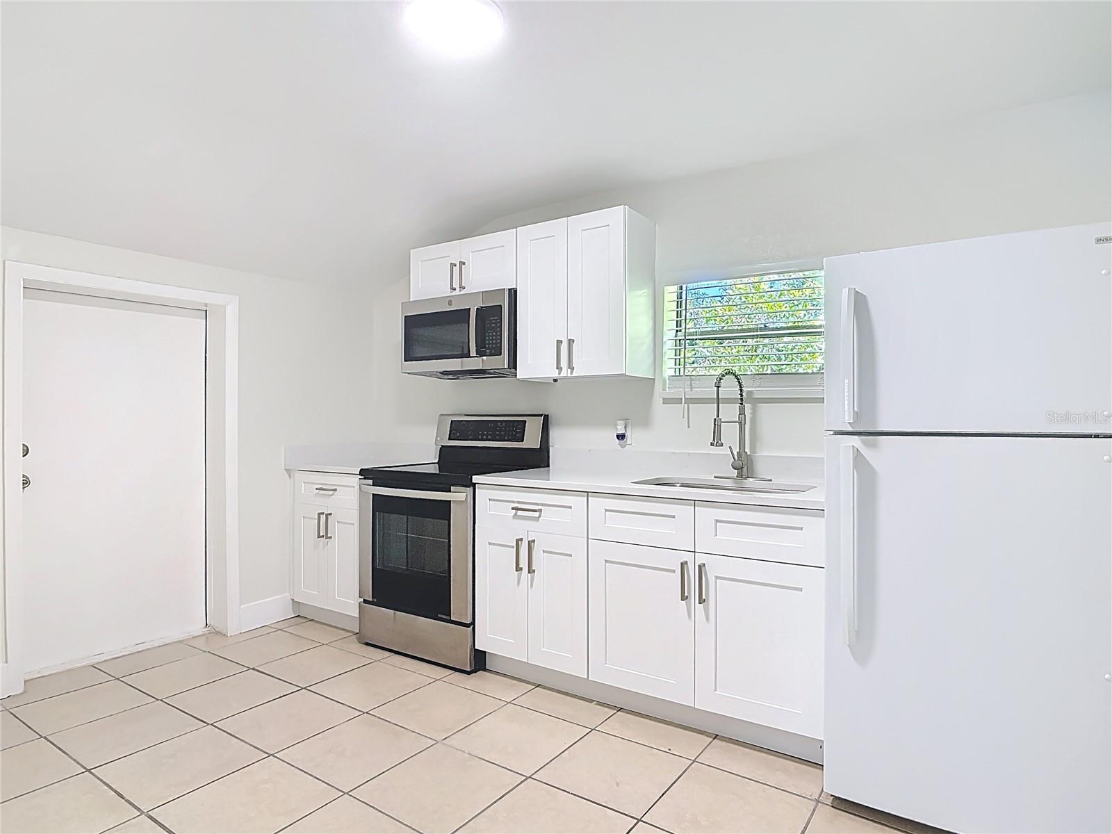 Listing photo id 38 for 1415 Frances Drive