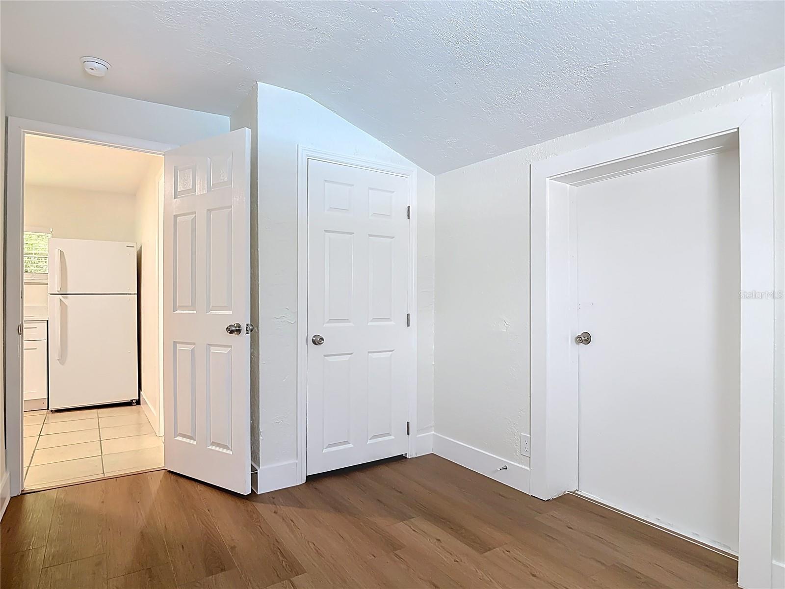 Listing photo id 40 for 1415 Frances Drive