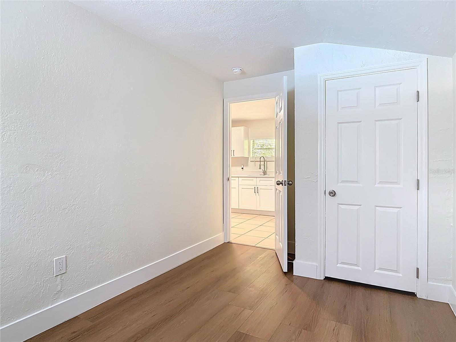 Listing photo id 41 for 1415 Frances Drive