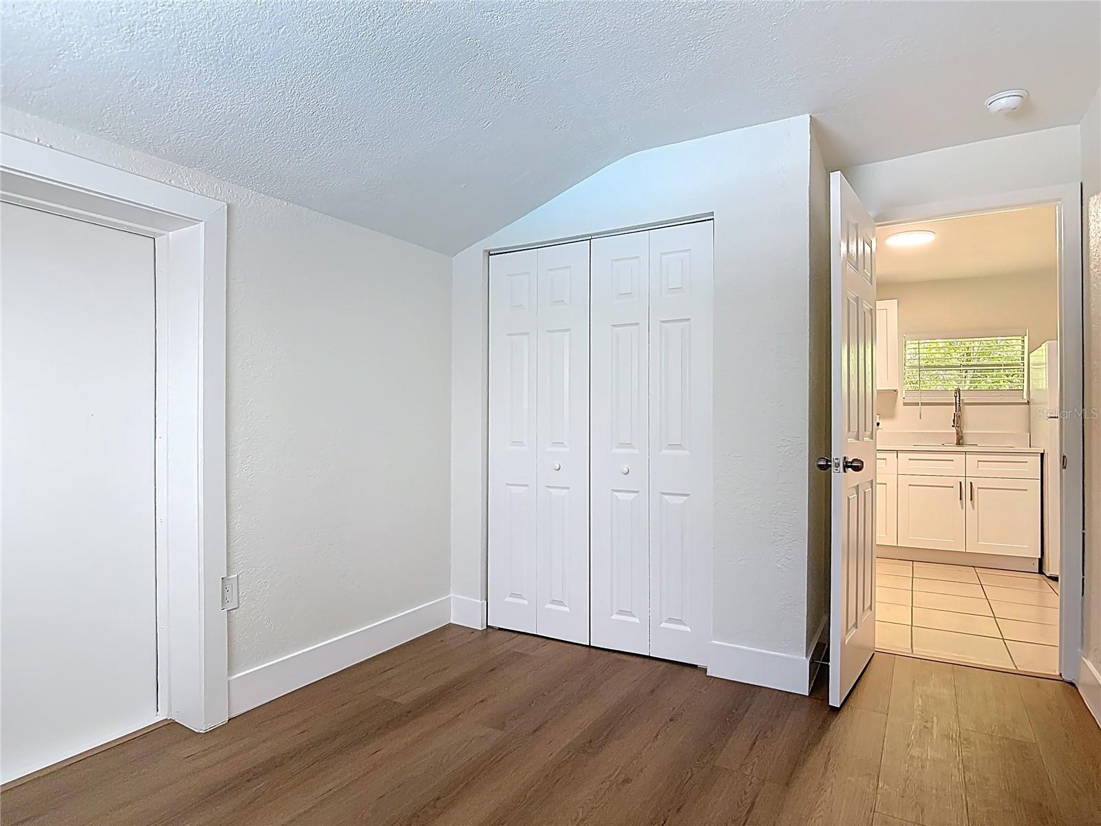 Listing photo id 43 for 1415 Frances Drive