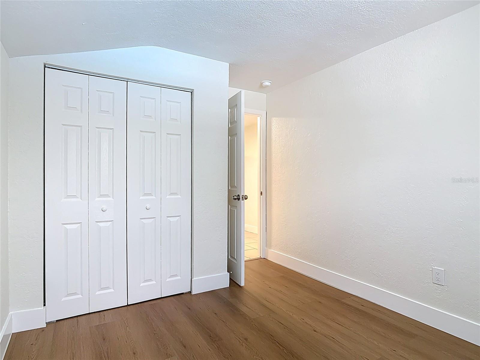 Listing photo id 44 for 1415 Frances Drive