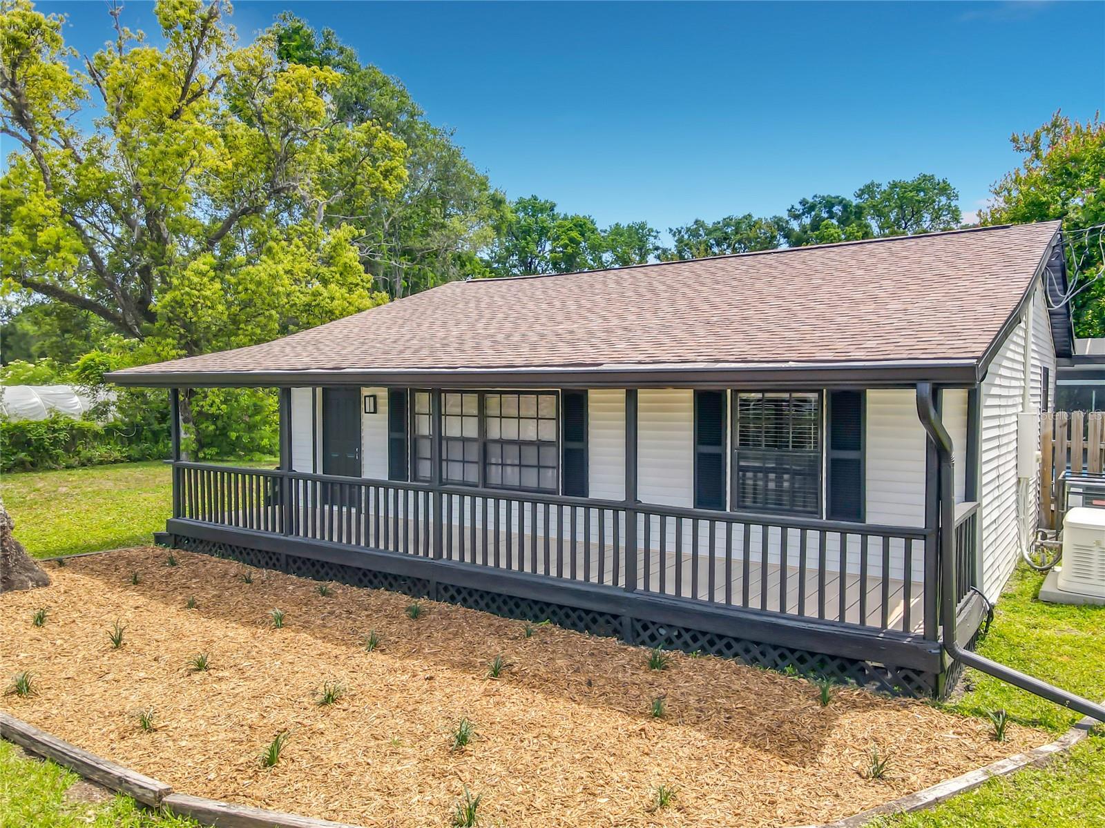 Listing photo id 3 for 1415 Frances Drive