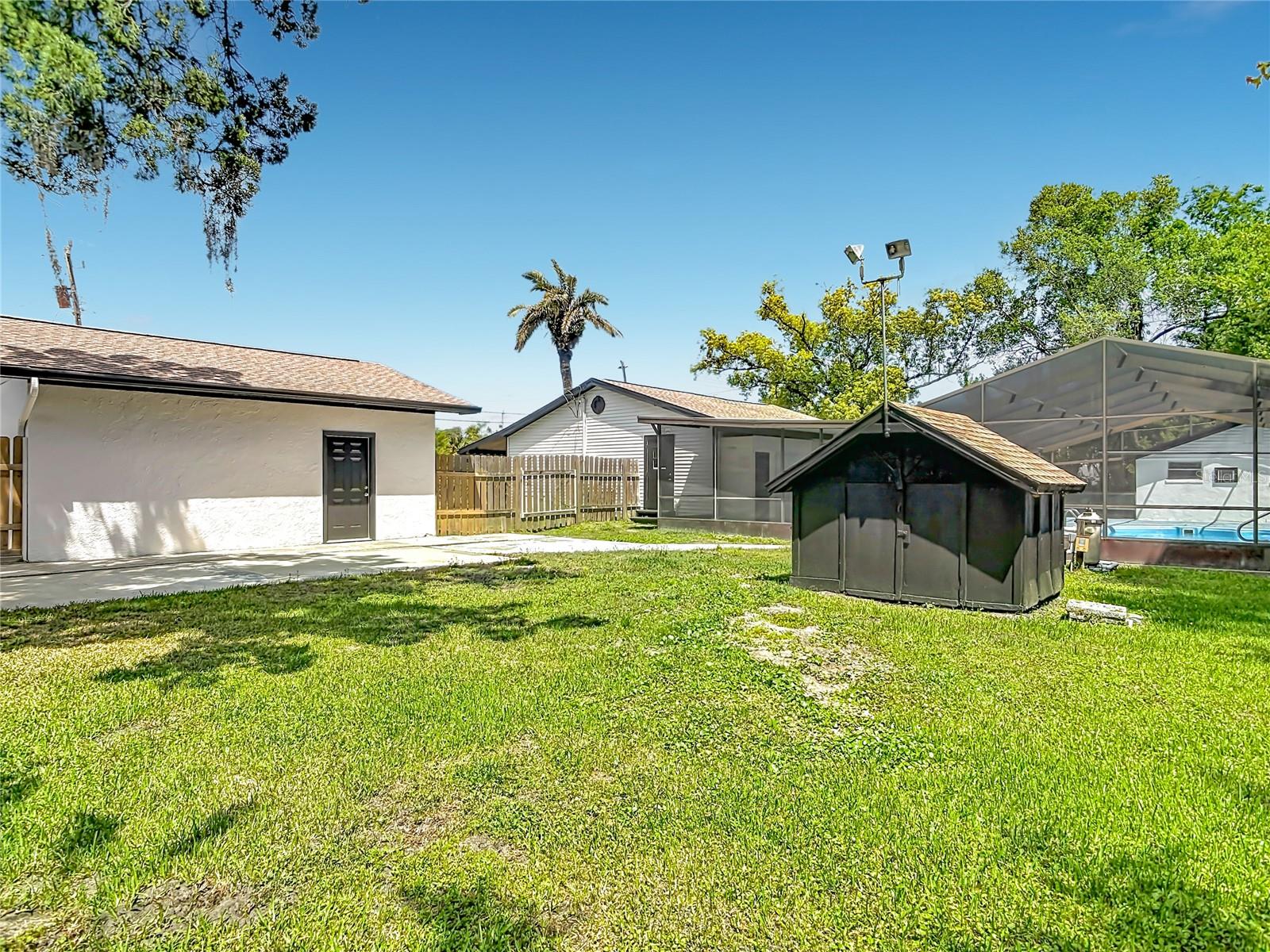 Listing photo id 50 for 1415 Frances Drive
