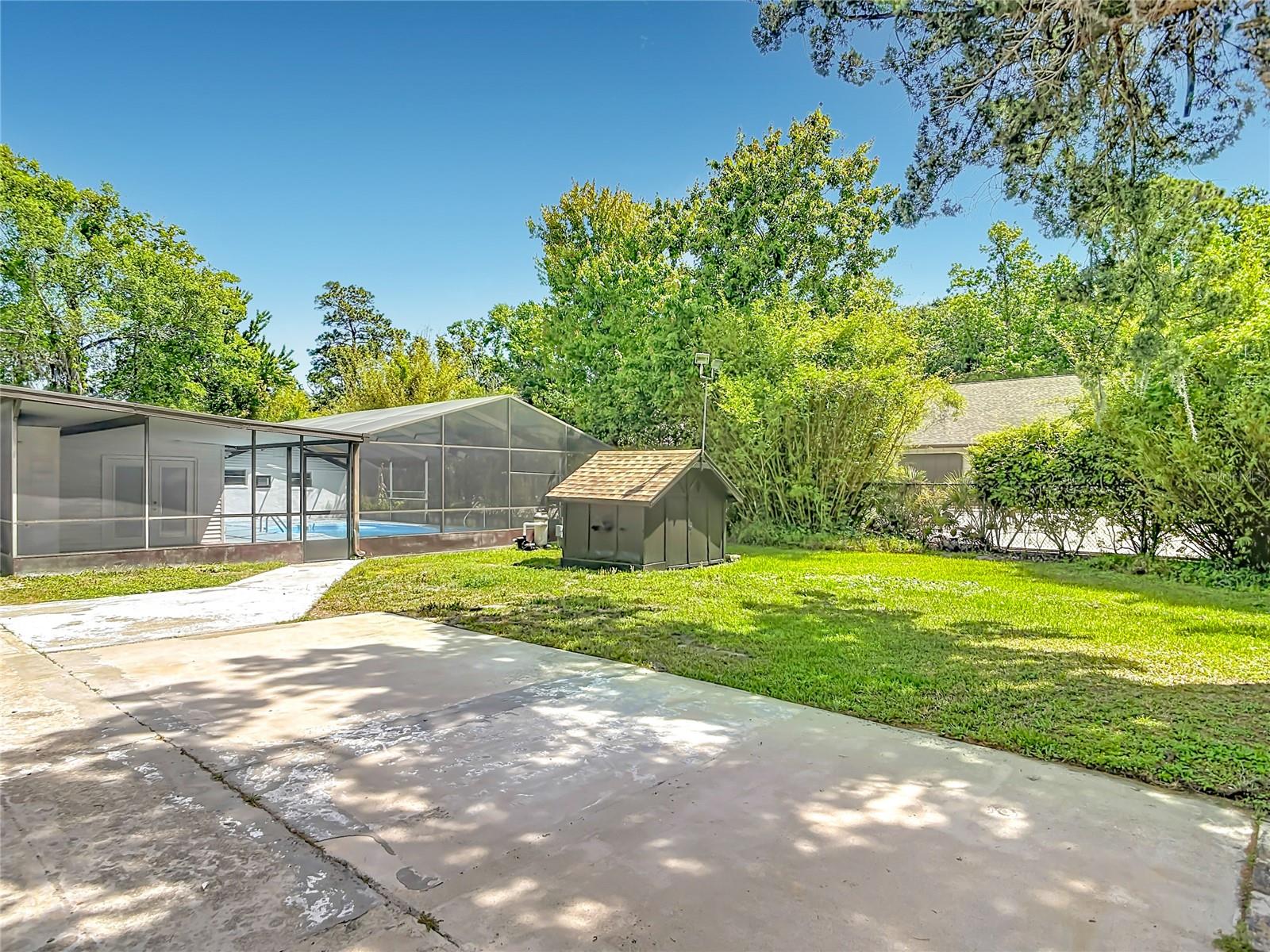 Listing photo id 51 for 1415 Frances Drive