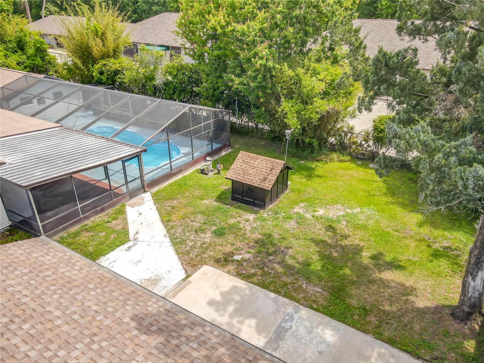 Listing photo id 54 for 1415 Frances Drive
