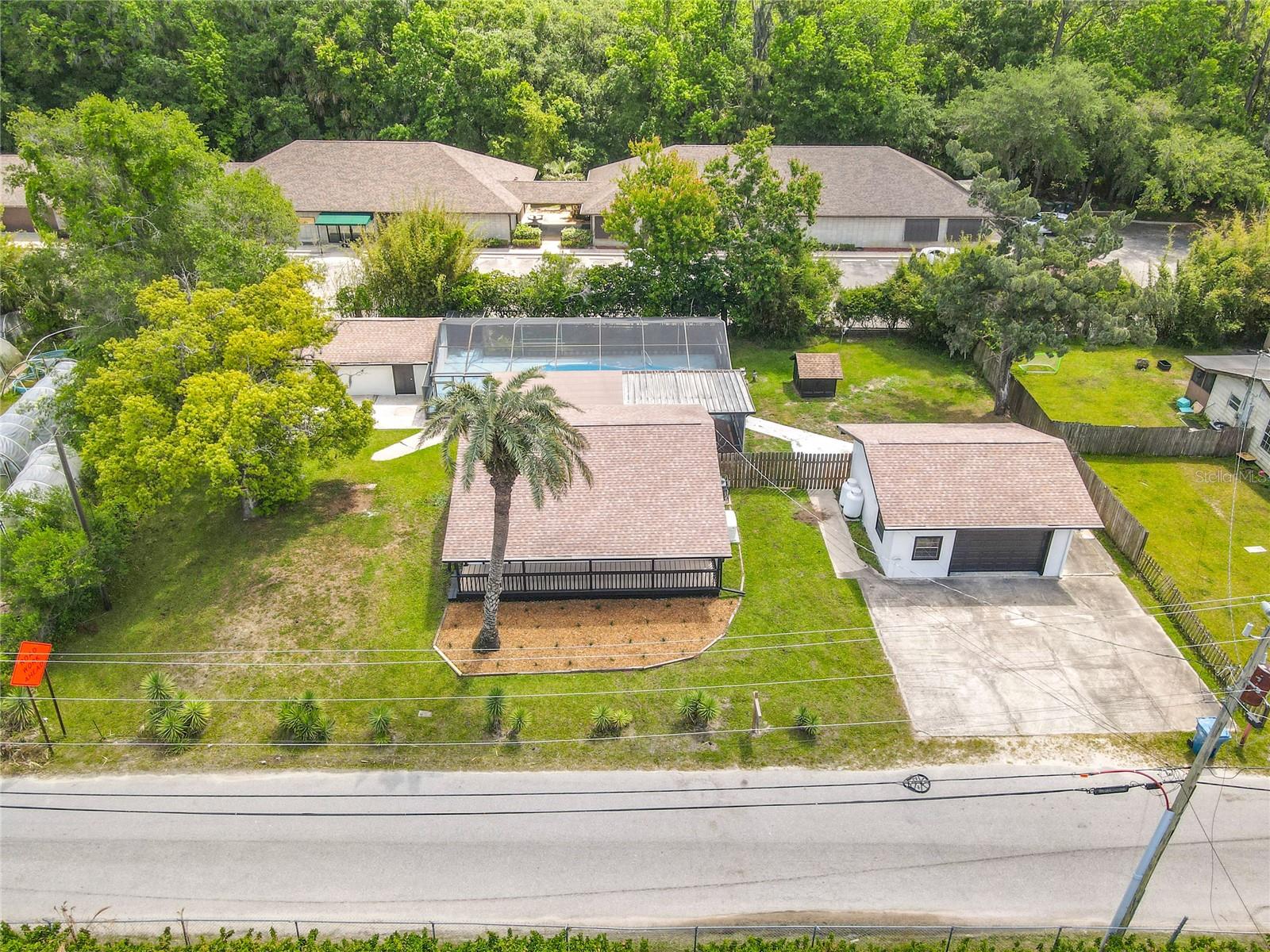 Listing photo id 58 for 1415 Frances Drive