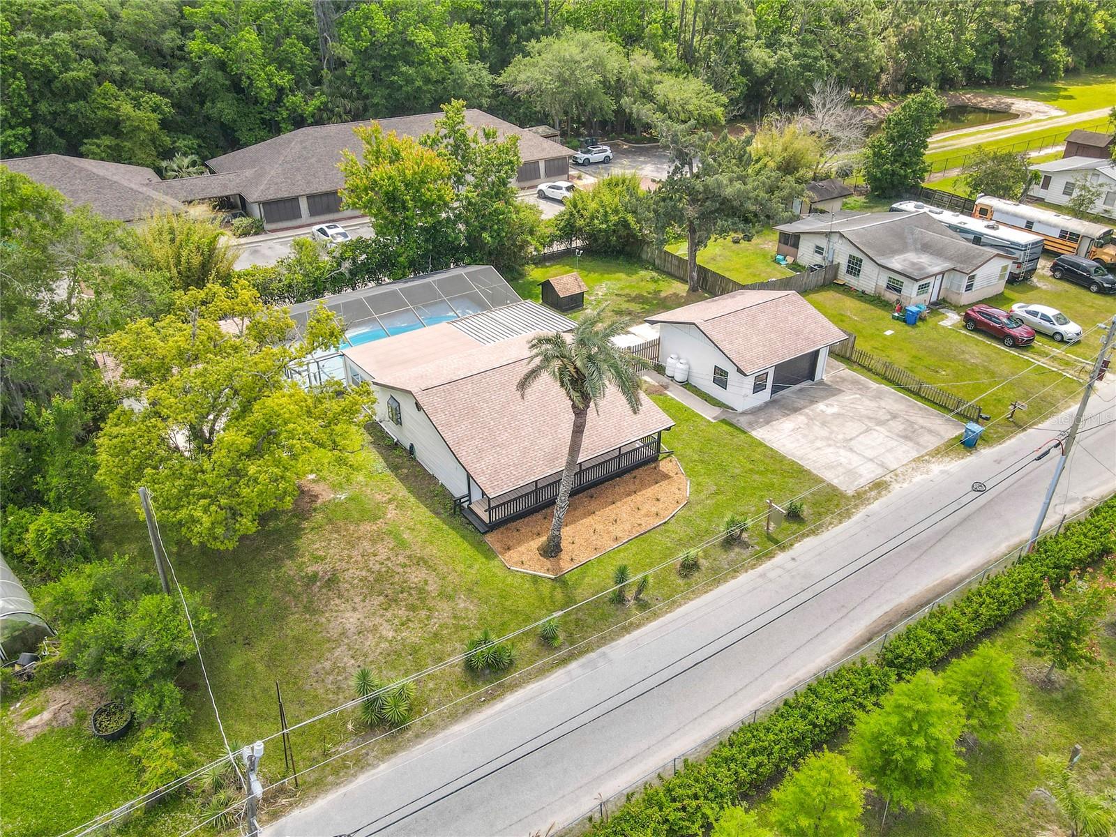 Listing photo id 59 for 1415 Frances Drive