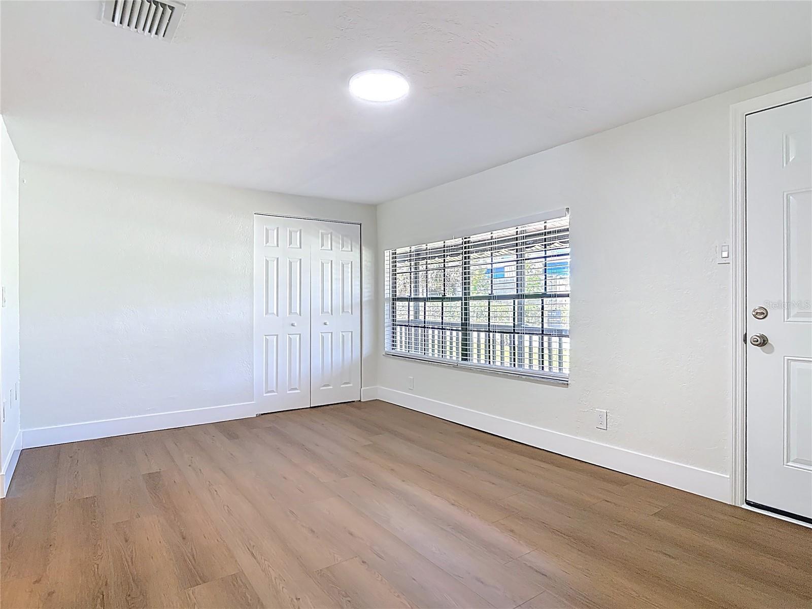 Listing photo id 6 for 1415 Frances Drive