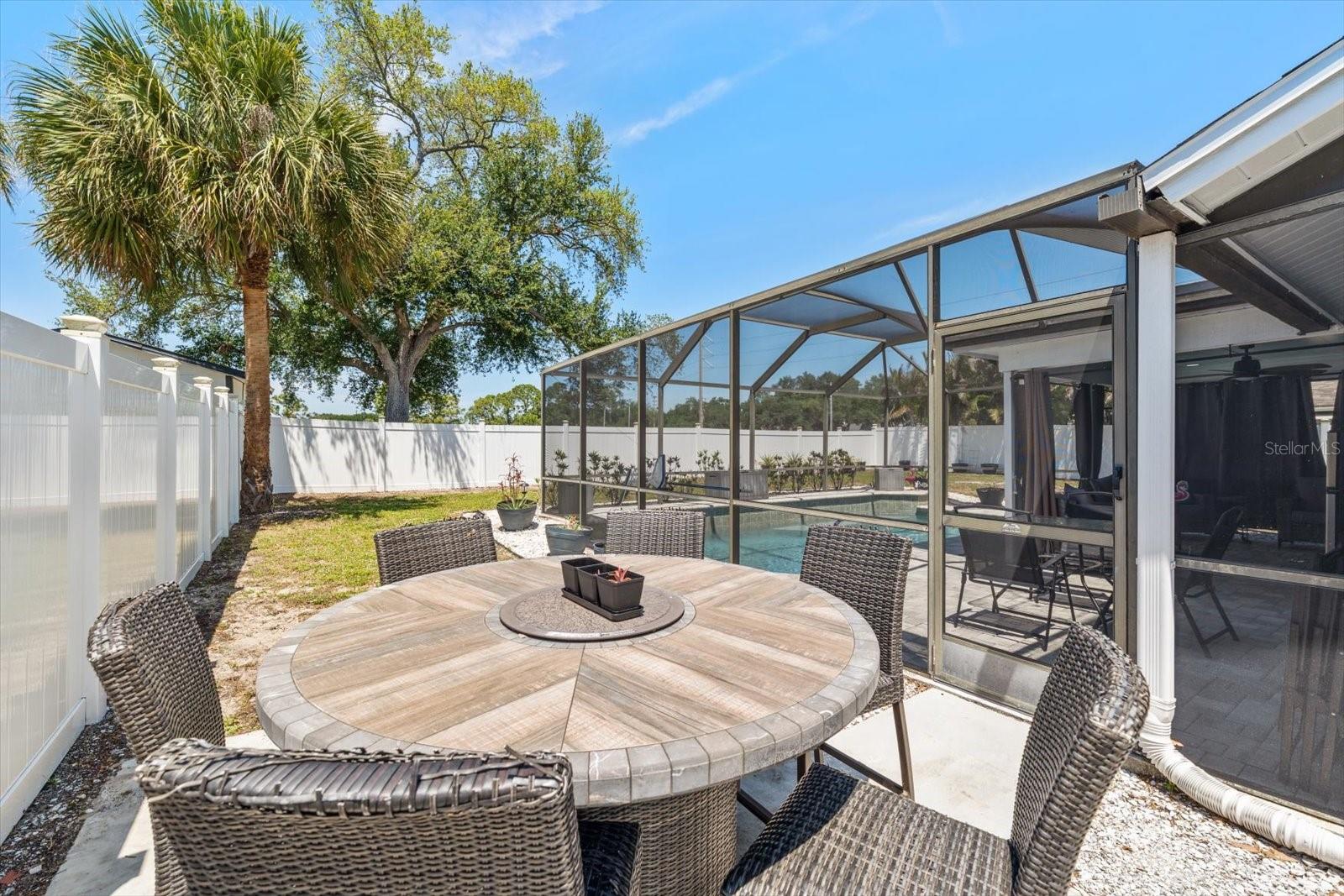 Image 16 of 18 For 1875 Arbor Drive S