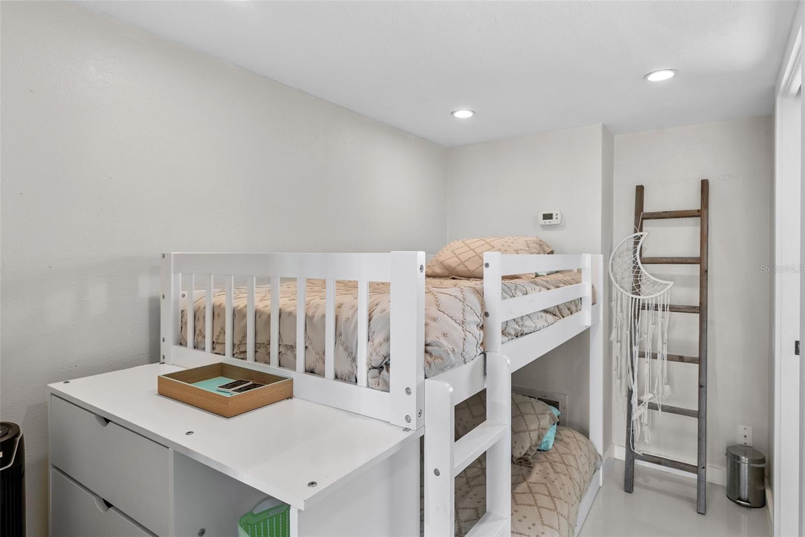 Listing photo id 8 for 439 Causeway Boulevard