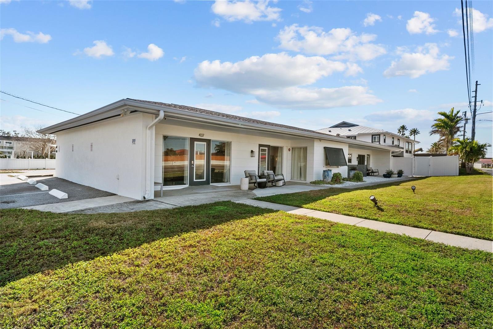 Listing photo id 12 for 439 Causeway Boulevard