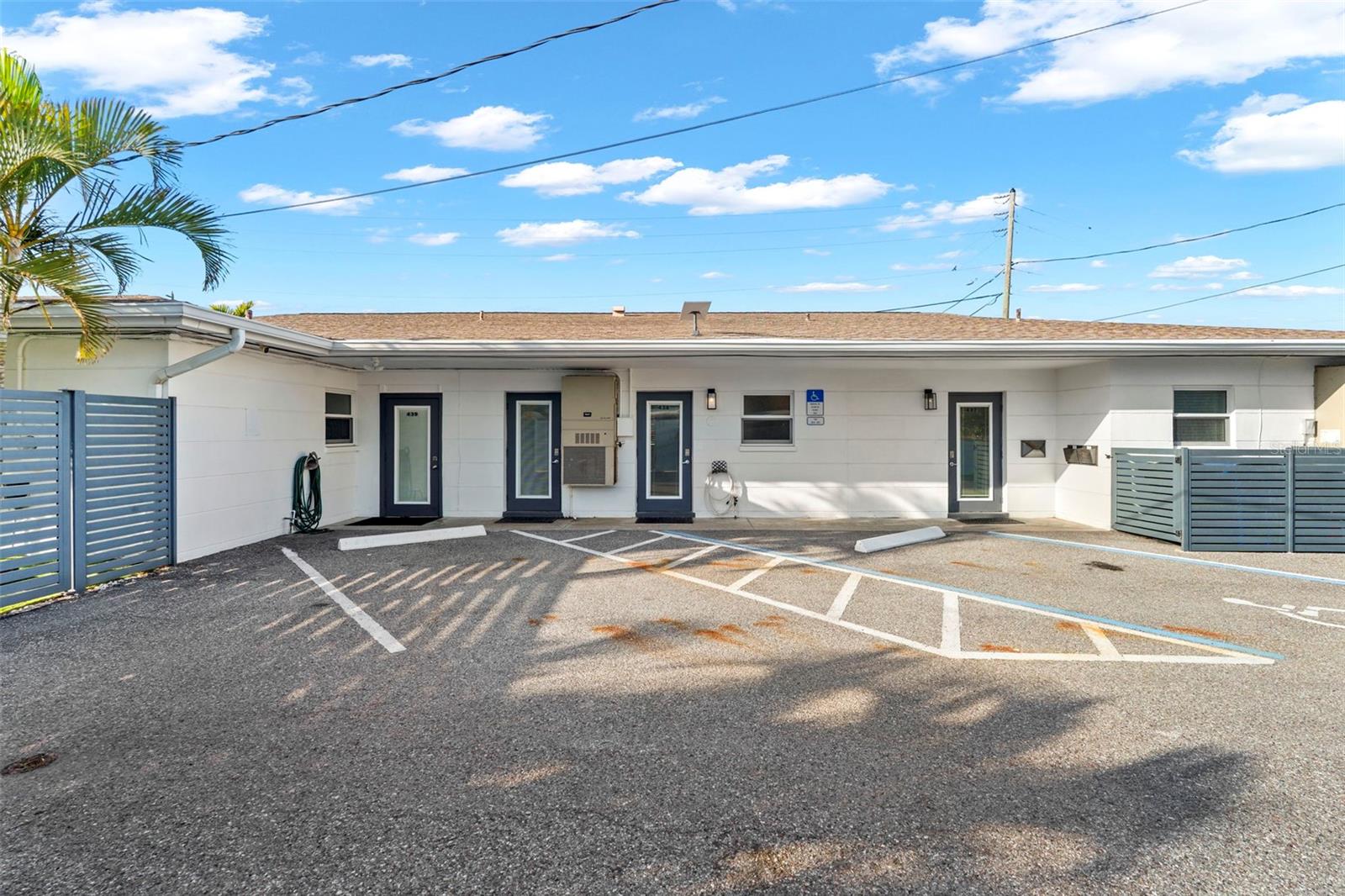 Listing photo id 23 for 439 Causeway Boulevard