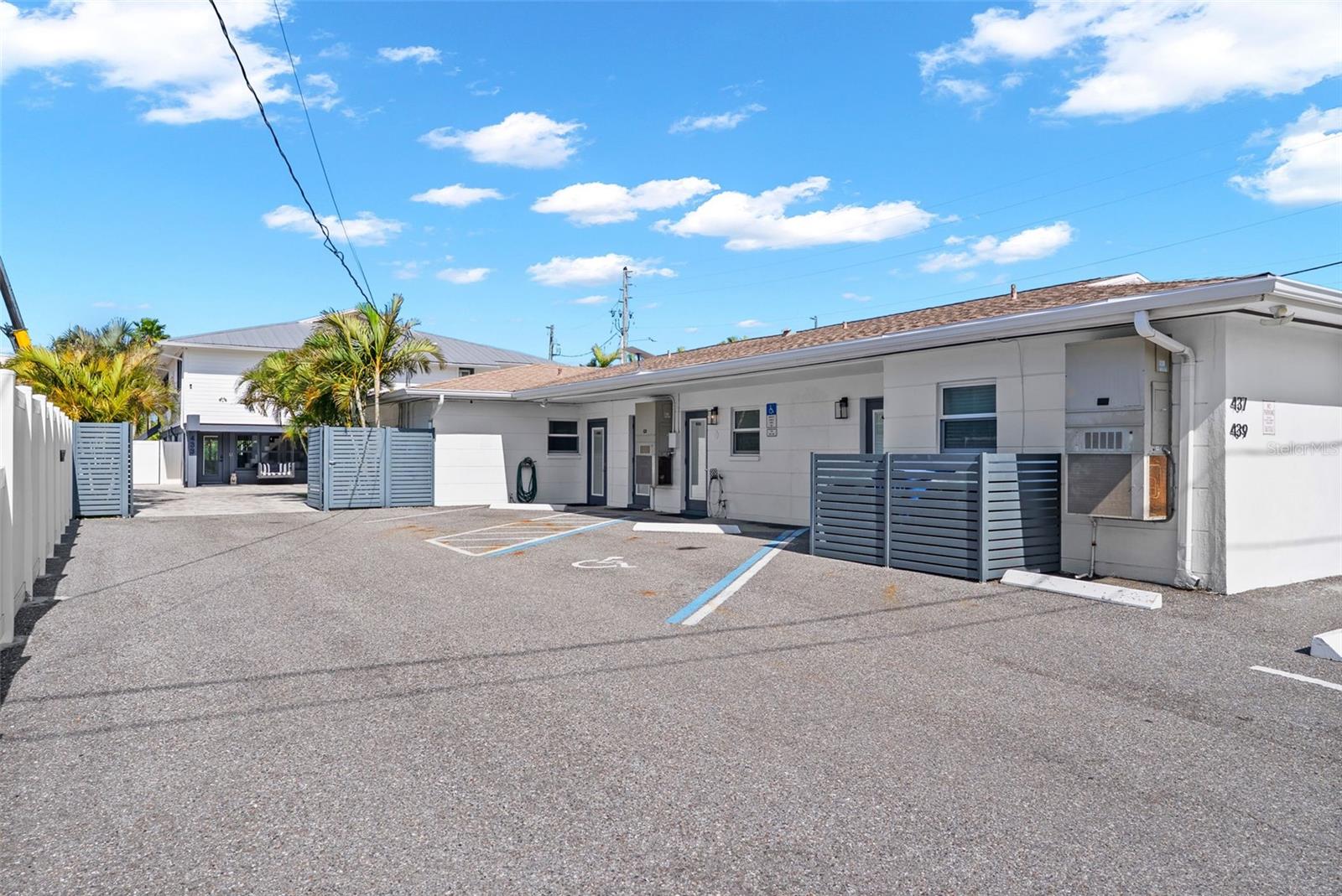 Listing photo id 27 for 439 Causeway Boulevard