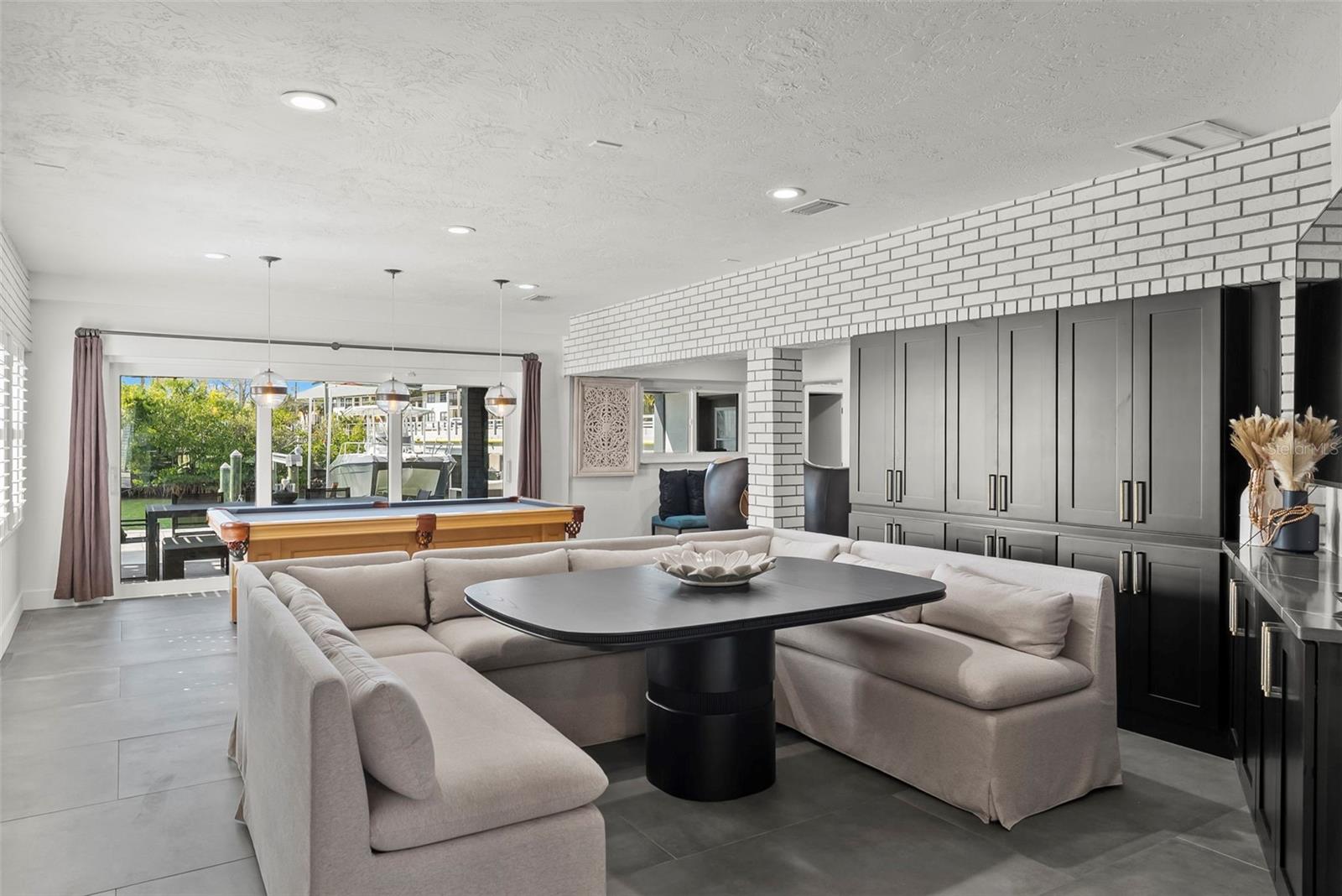 Listing photo id 29 for 439 Causeway Boulevard