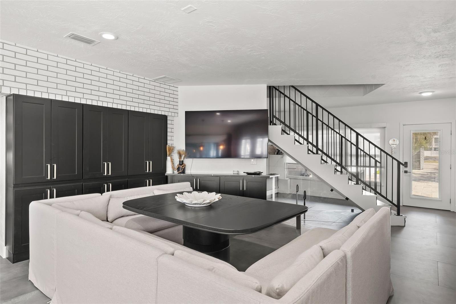 Listing photo id 30 for 439 Causeway Boulevard