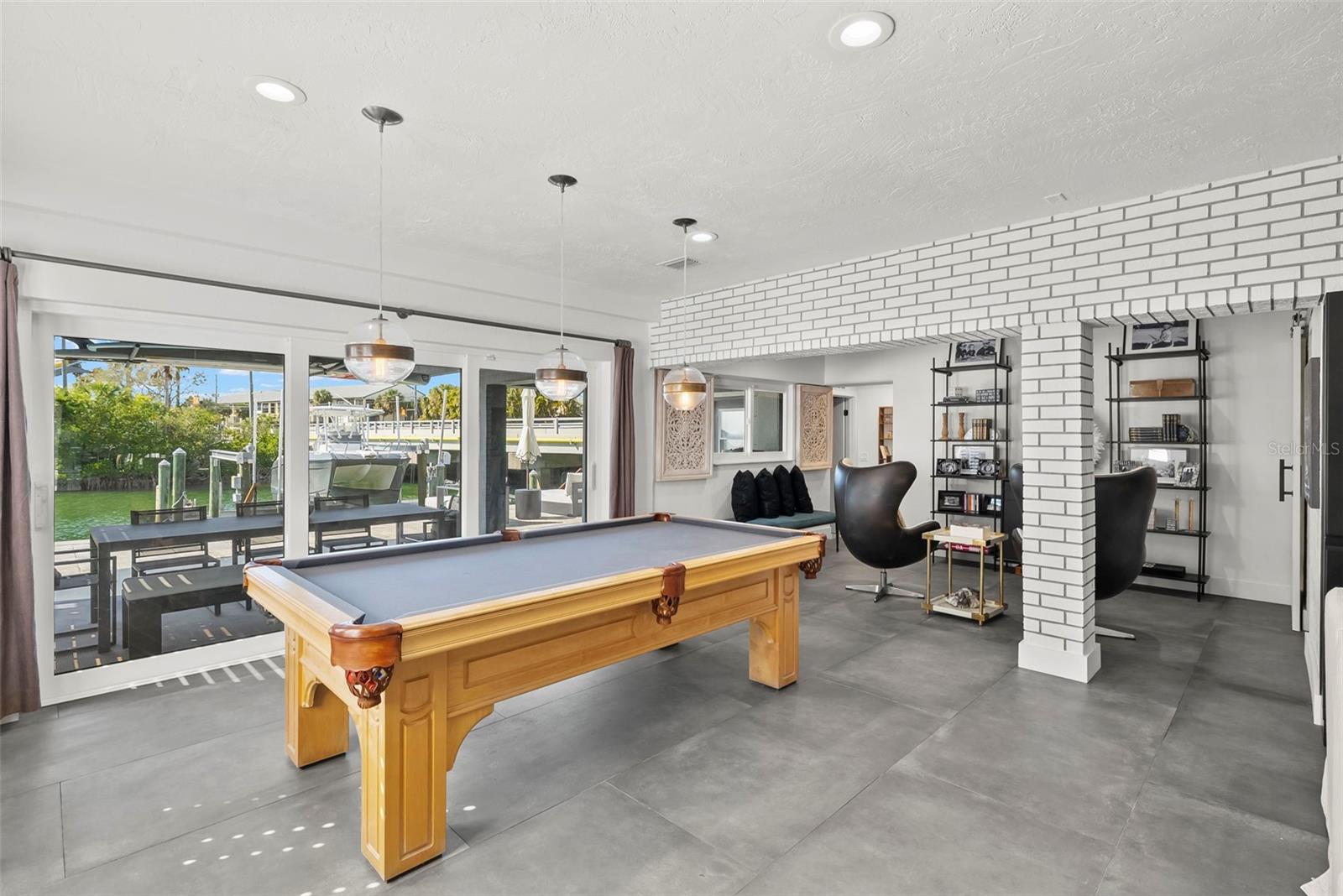 Listing photo id 31 for 439 Causeway Boulevard