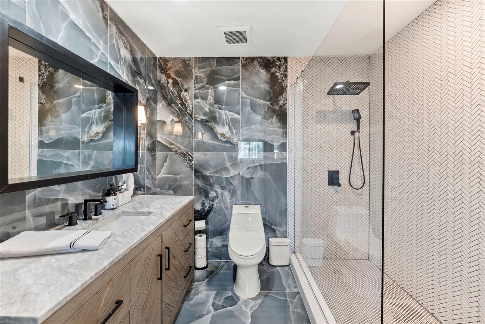 Listing photo id 33 for 439 Causeway Boulevard