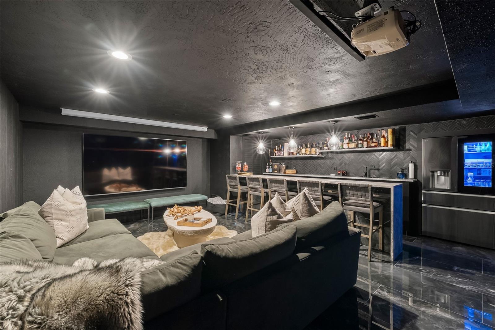 Listing photo id 34 for 439 Causeway Boulevard