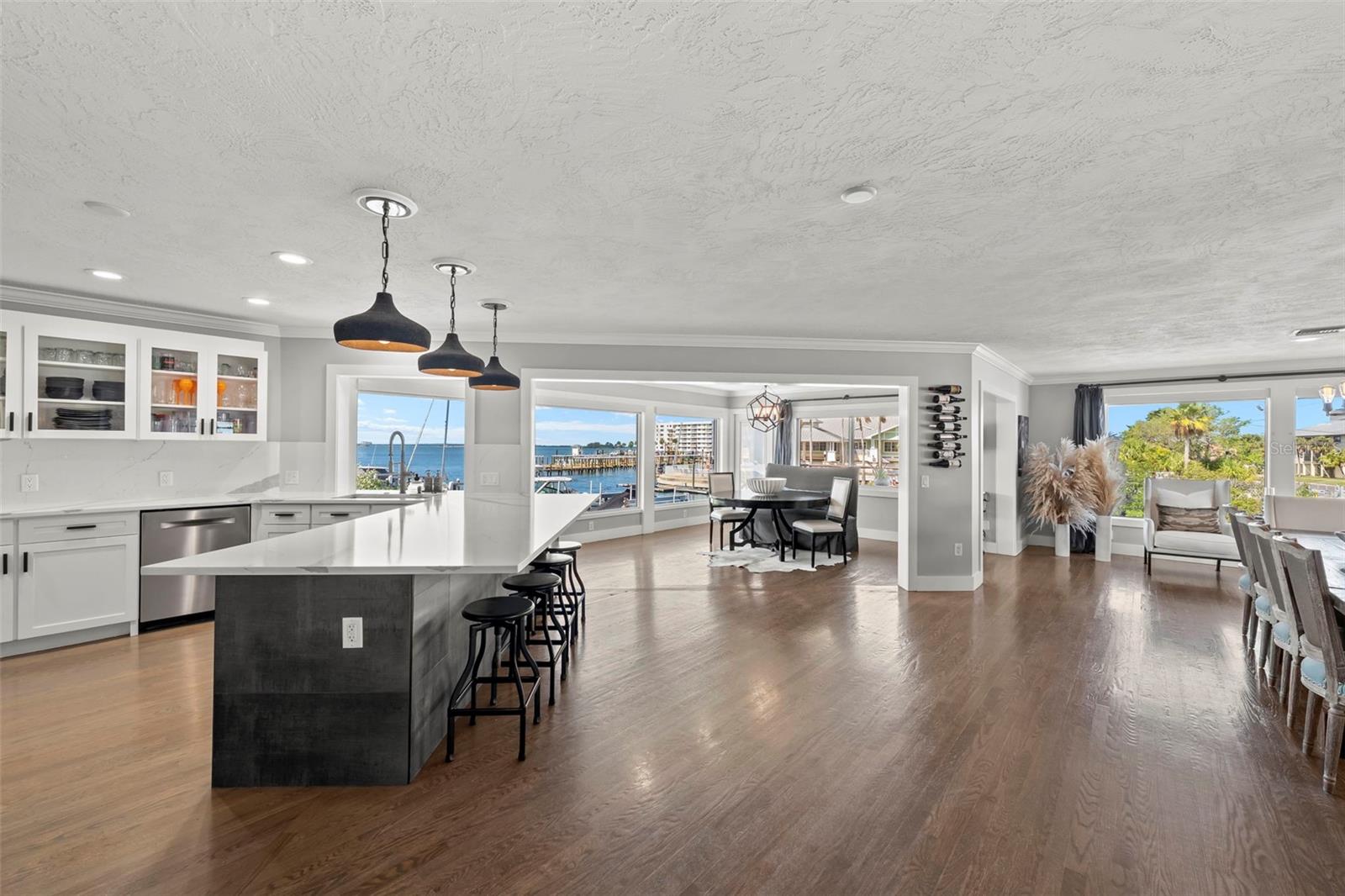 Listing photo id 36 for 439 Causeway Boulevard