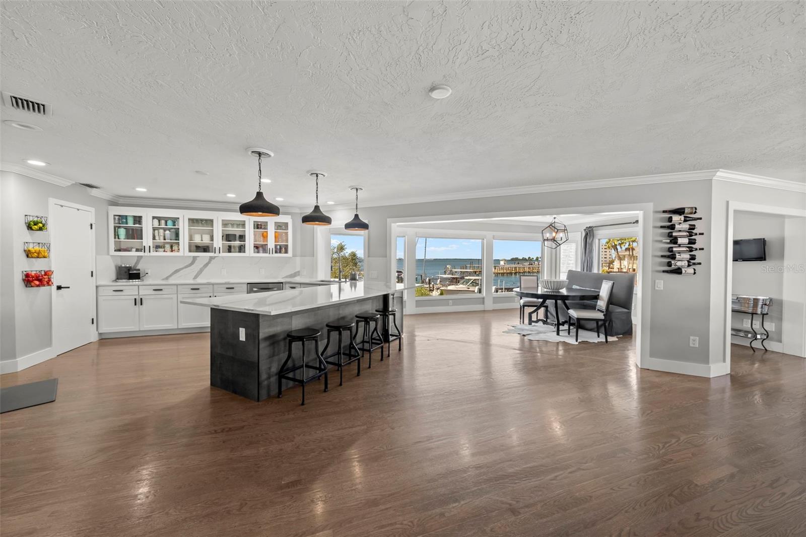 Listing photo id 37 for 439 Causeway Boulevard