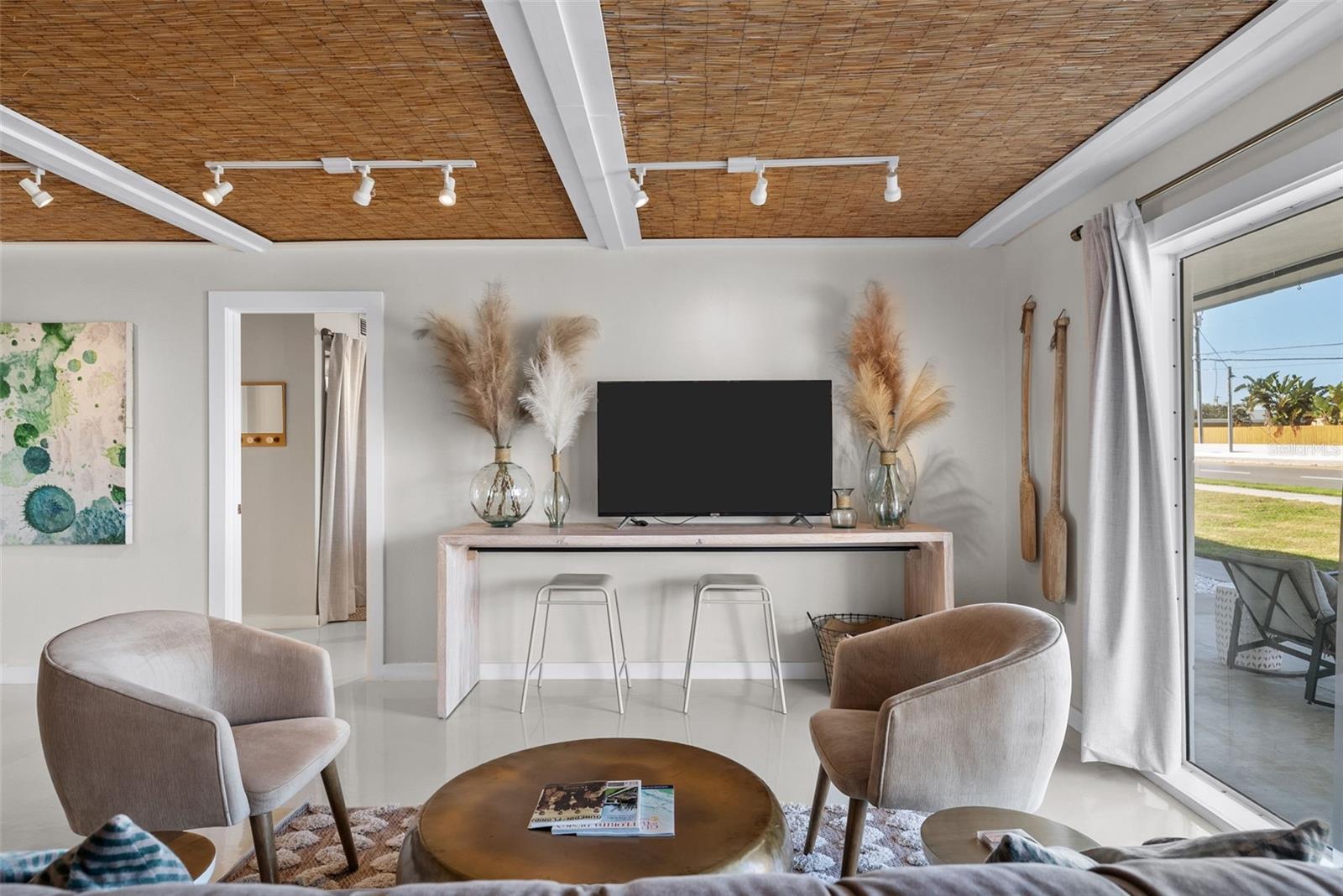 Listing photo id 2 for 439 Causeway Boulevard