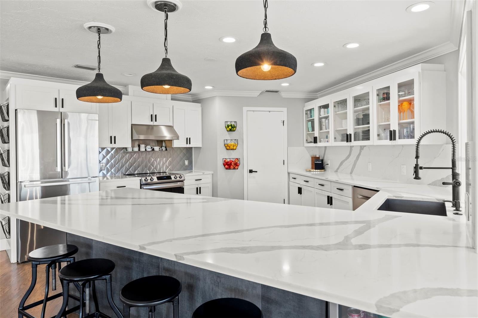 Listing photo id 44 for 439 Causeway Boulevard