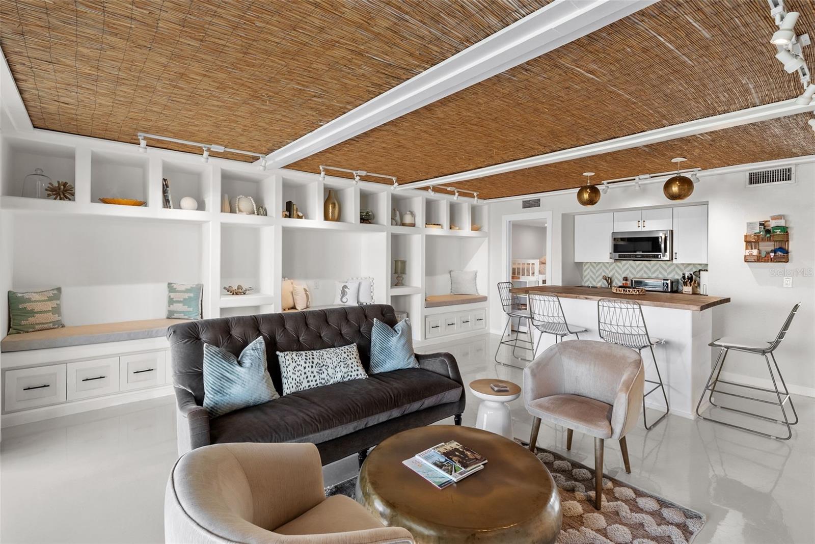 Listing photo id 3 for 439 Causeway Boulevard