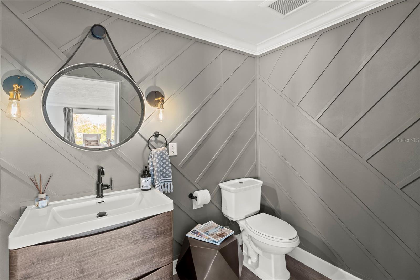 Listing photo id 48 for 439 Causeway Boulevard