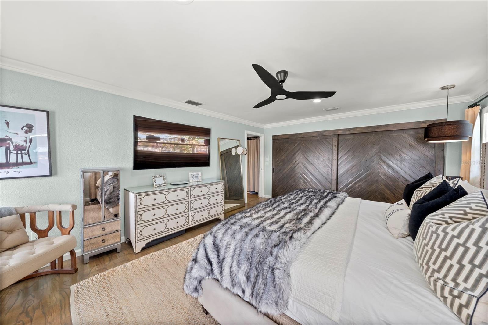 Listing photo id 50 for 439 Causeway Boulevard