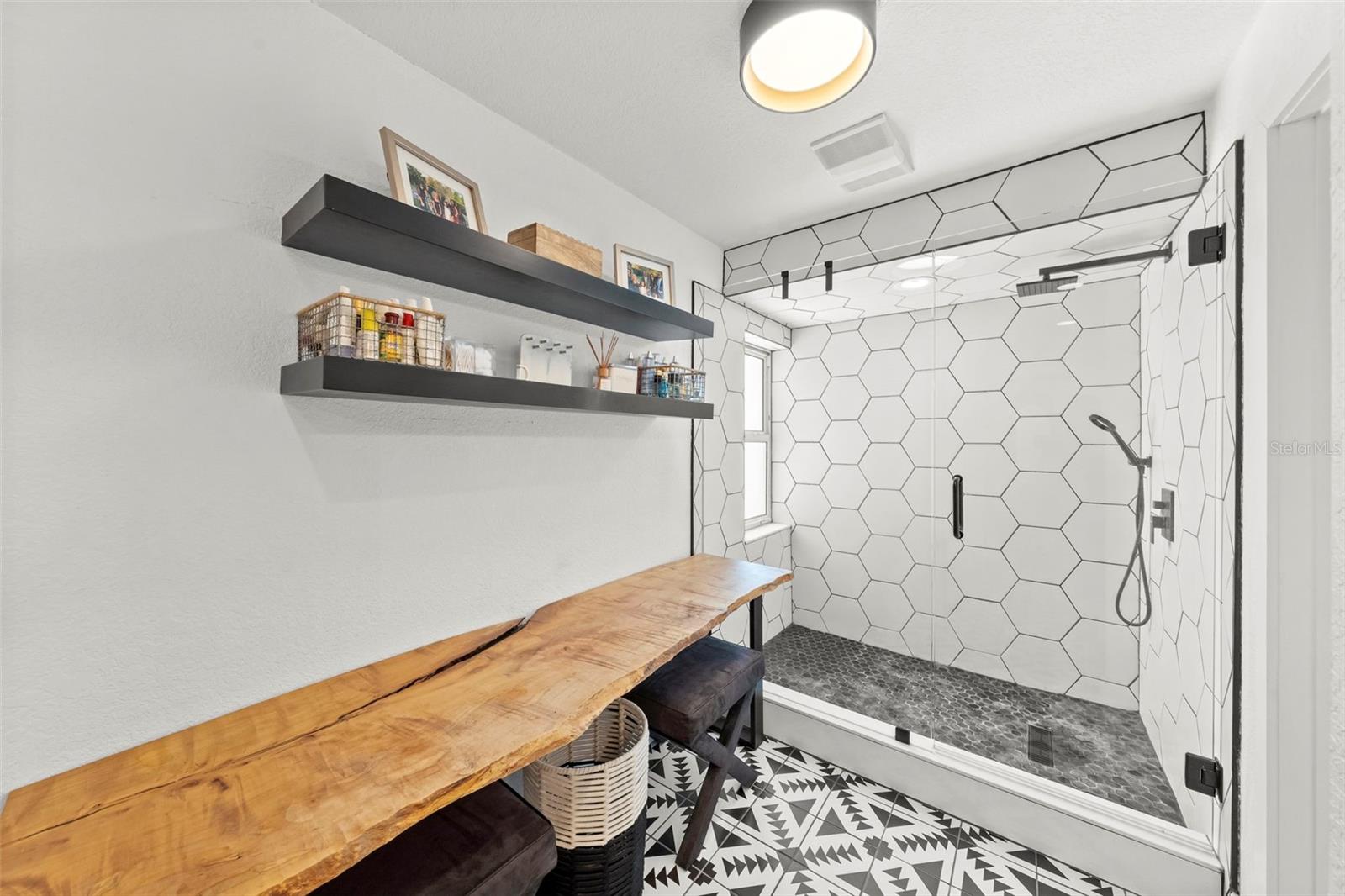 Listing photo id 52 for 439 Causeway Boulevard