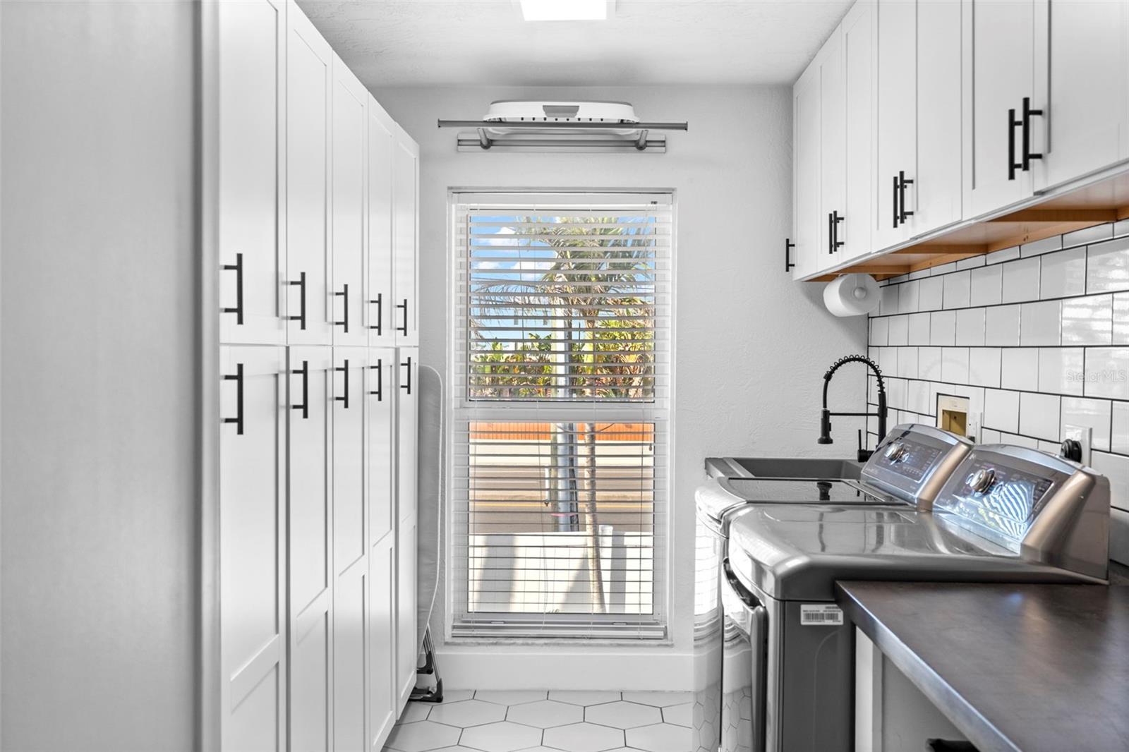 Listing photo id 53 for 439 Causeway Boulevard